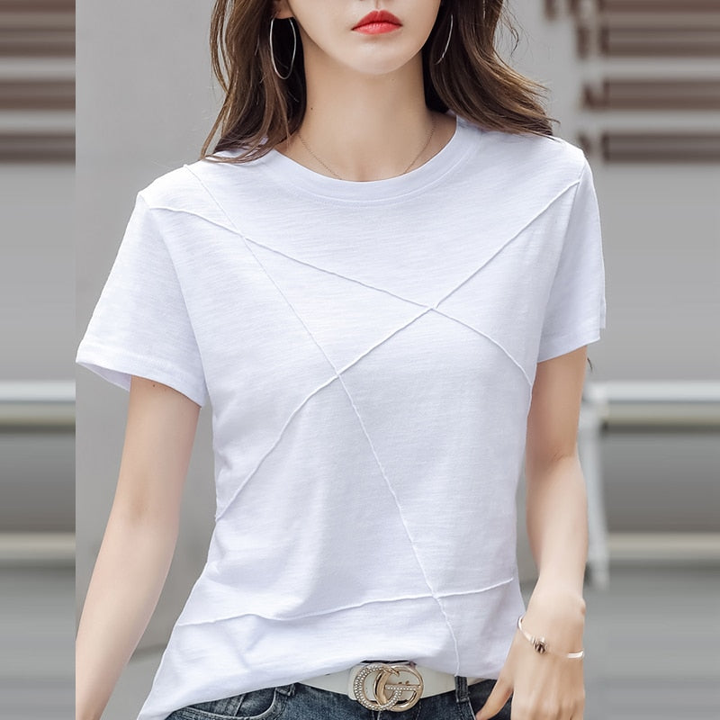Camiseta Feminina, Manga Curta, com Detalhes em Nervura, Confortável e Casual. Atente para a Conversão de Numeração para o seu Físico;