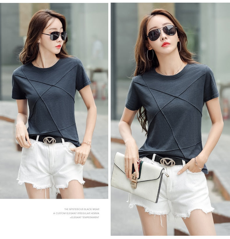 Camiseta Feminina, Manga Curta, com Detalhes em Nervura, Confortável e Casual. Atente para a Conversão de Numeração para o seu Físico;
