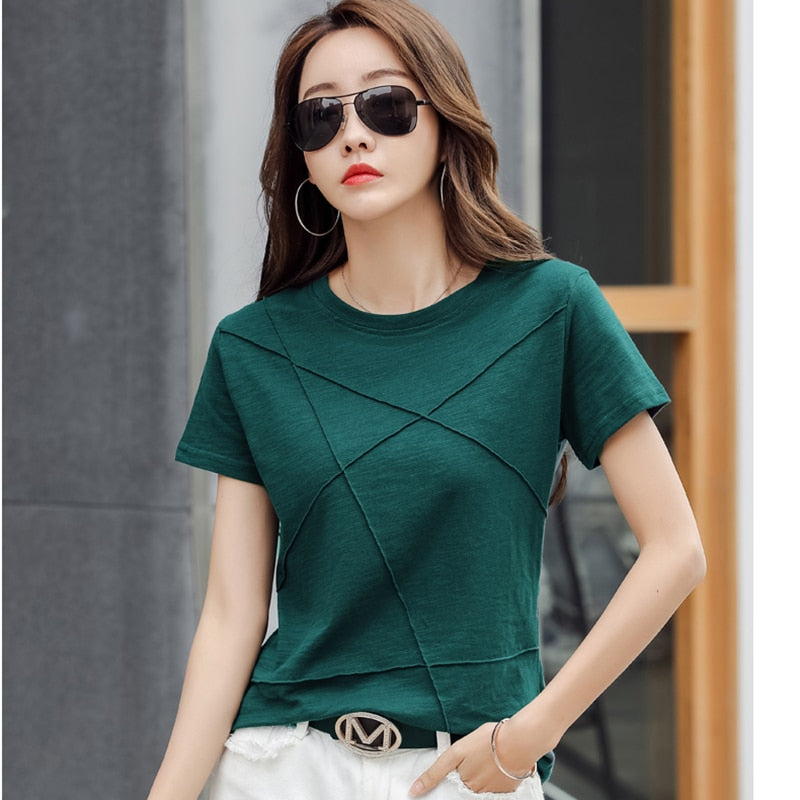 Camiseta Feminina, Manga Curta, com Detalhes em Nervura, Confortável e Casual. Atente para a Conversão de Numeração para o seu Físico;