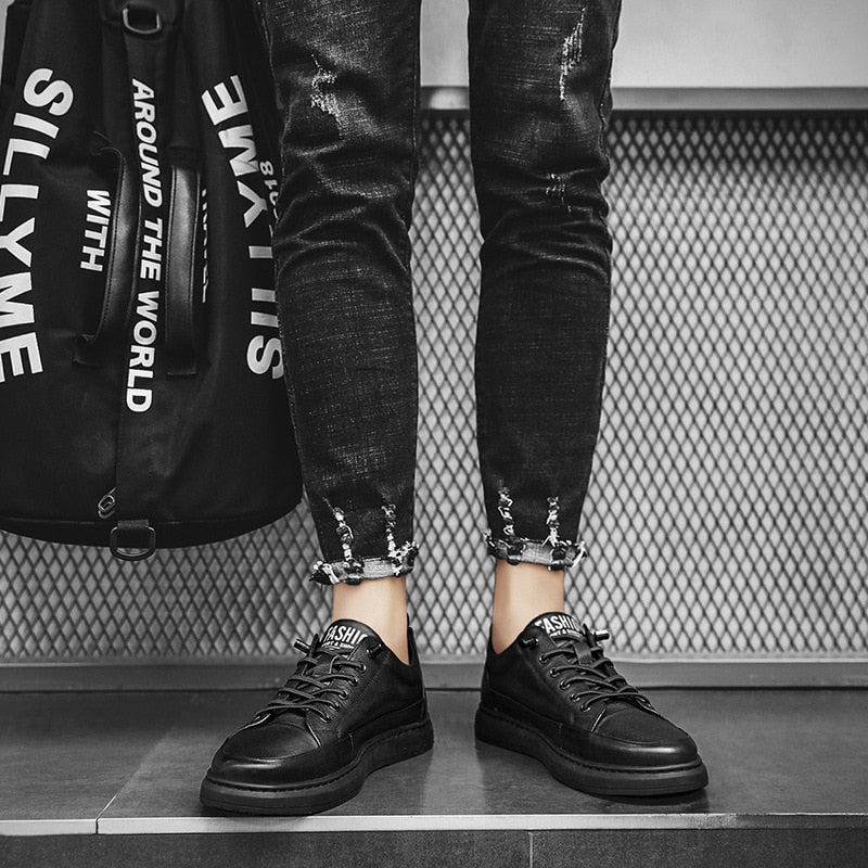 Tênis Masculino em Couro com Muita Elegância e Estilo. Fashion. Atente a Tabela de Conversão de Numeração.