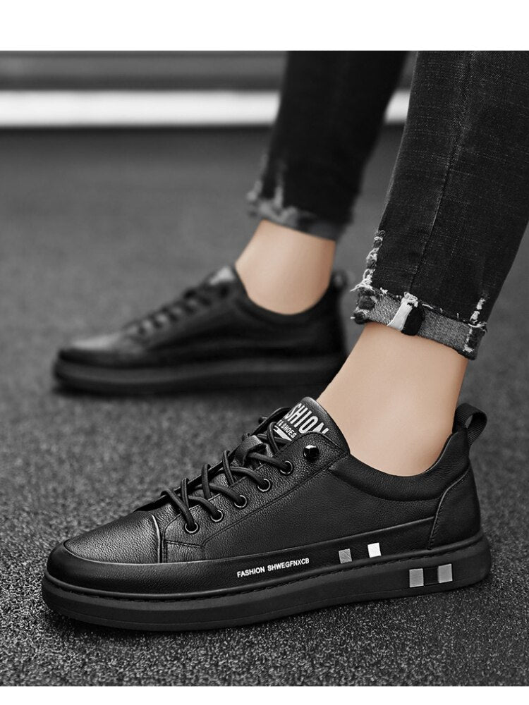 Tênis Masculino em Couro com Muita Elegância e Estilo. Fashion. Atente a Tabela de Conversão de Numeração.