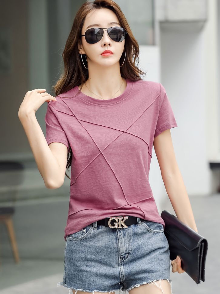 Camiseta Feminina, Manga Curta, com Detalhes em Nervura, Confortável e Casual. Atente para a Conversão de Numeração para o seu Físico;