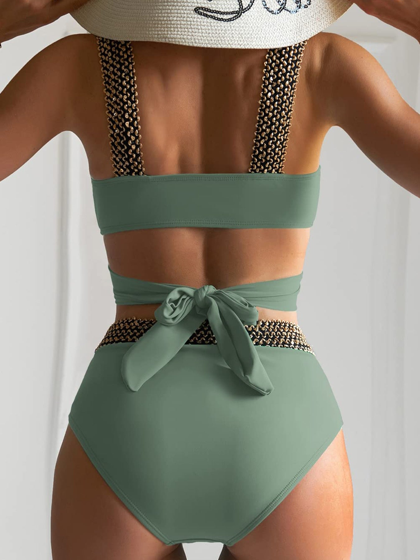 Biquíni Cintura Alta, Com Lindo Acabamento na Cintura e Tiras dos Ombros. Detalhe Cruzado de Forma Frontal. Atentem para a Numeração de acordo como seu Físico.