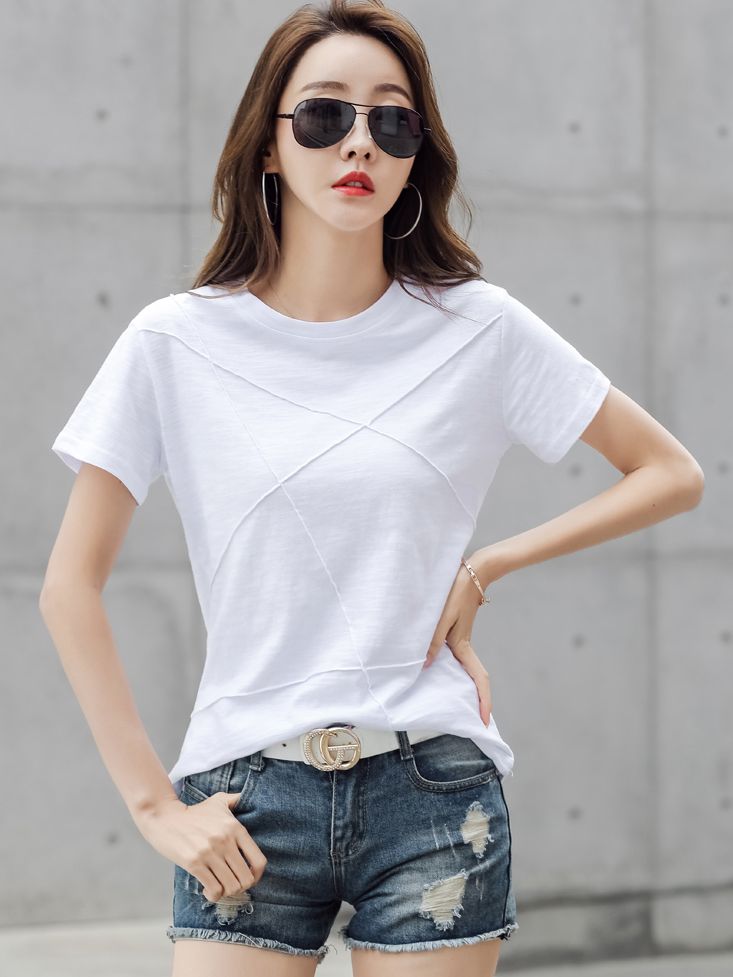 Camiseta Feminina, Manga Curta, com Detalhes em Nervura, Confortável e Casual. Atente para a Conversão de Numeração para o seu Físico;