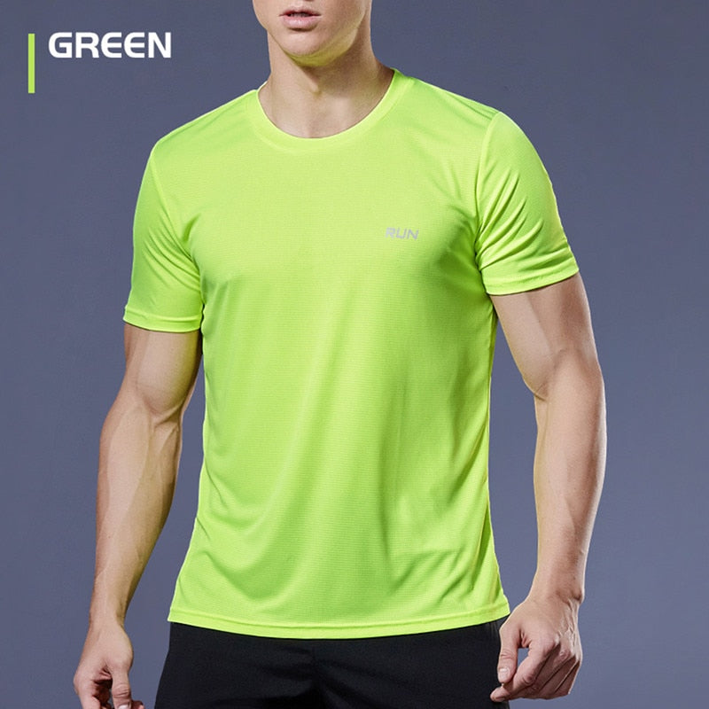 Camiseta Masculina de Treino, Com Secagem Rápida e Respirável. Atente para a Conversão da Numeração