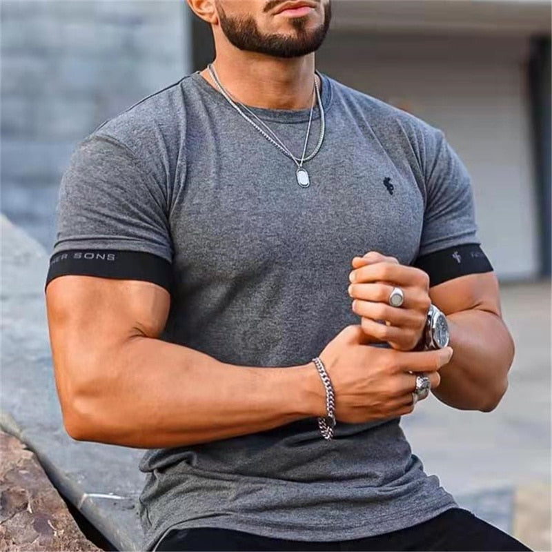 Camiseta Masculina Extremamente Confortável ao Corpo. Confira as dimensões de seu físico com a Tabela de Conversão.